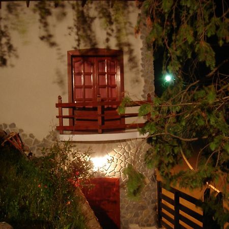 Rem'S Pension Risnov Exterior photo