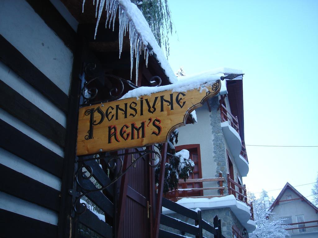 Rem'S Pension Risnov Exterior photo