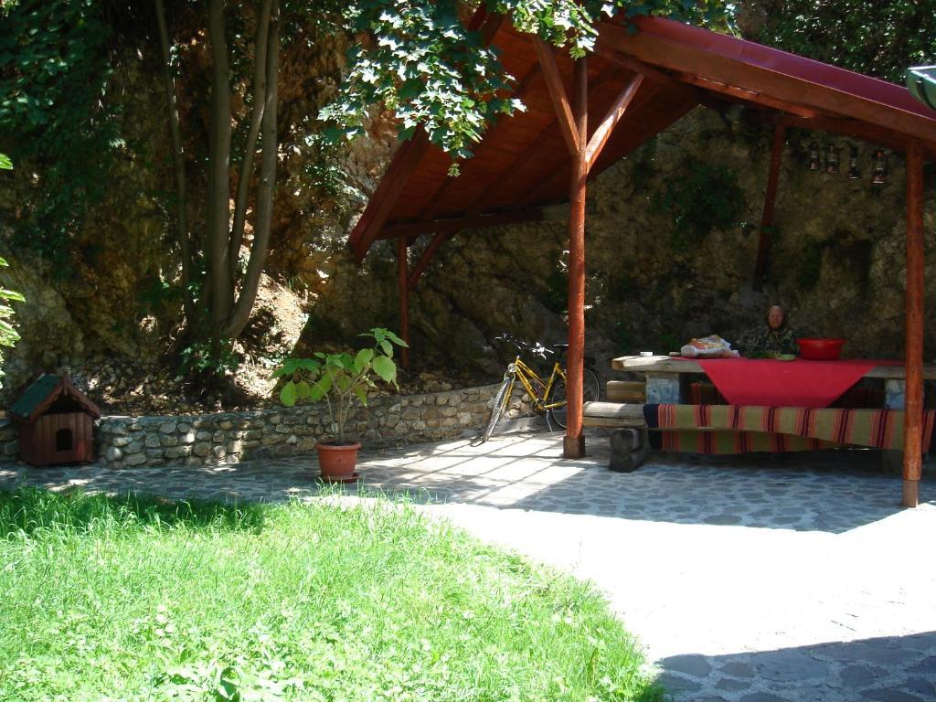 Rem'S Pension Risnov Exterior photo