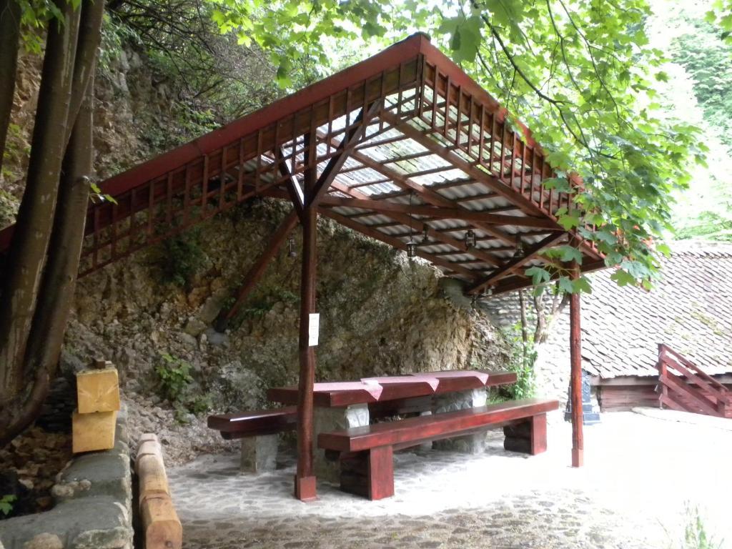 Rem'S Pension Risnov Exterior photo